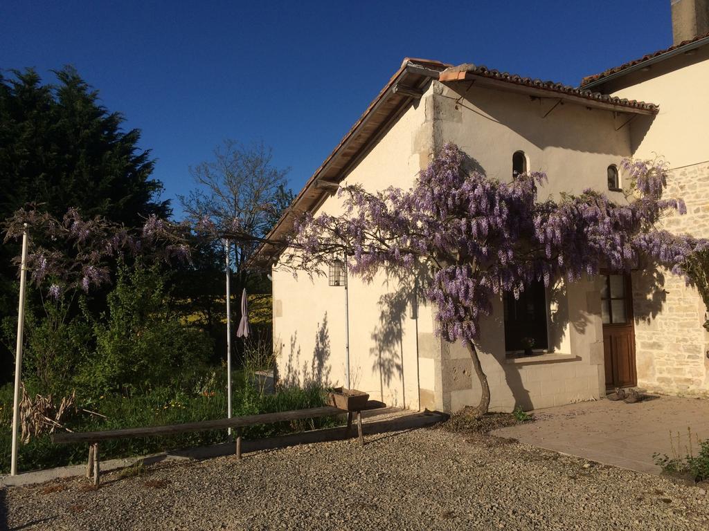 Вилла Wisteria & Jasmine Genouille  Экстерьер фото